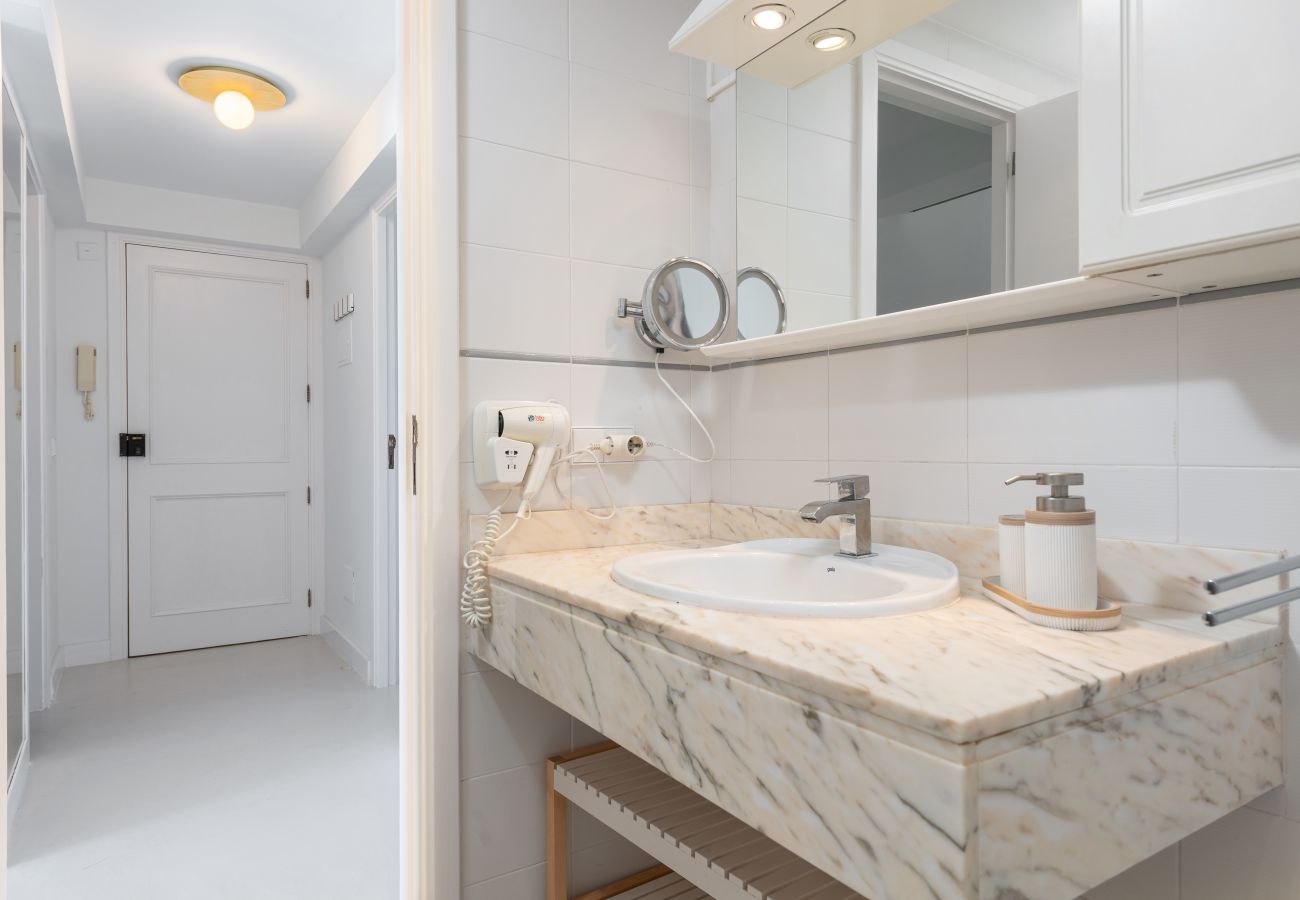 Apartamento en Port d´Alcudia - Nuevo apartamento de diseño frente a la Playa de Alcudia, WIFI, AA, Netflix, ...