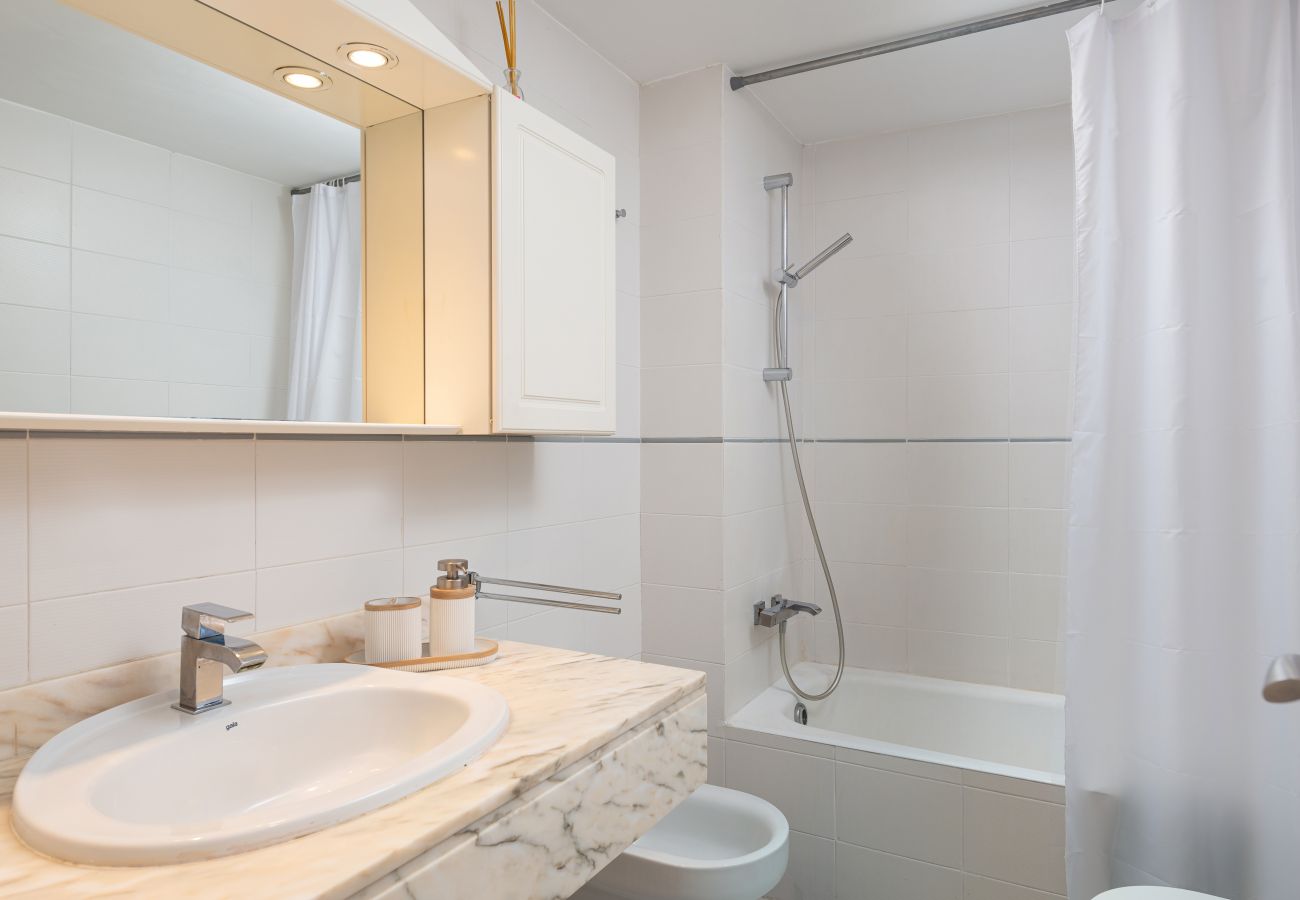 Apartamento en Port d´Alcudia - Nuevo apartamento de diseño frente a la Playa de Alcudia, WIFI, AA, Netflix, ...