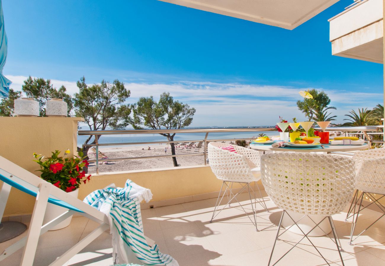 Apartamento en Port d´Alcudia - Nuevo apartamento de diseño frente a la Playa de Alcudia, WIFI, AA, Netflix, ...