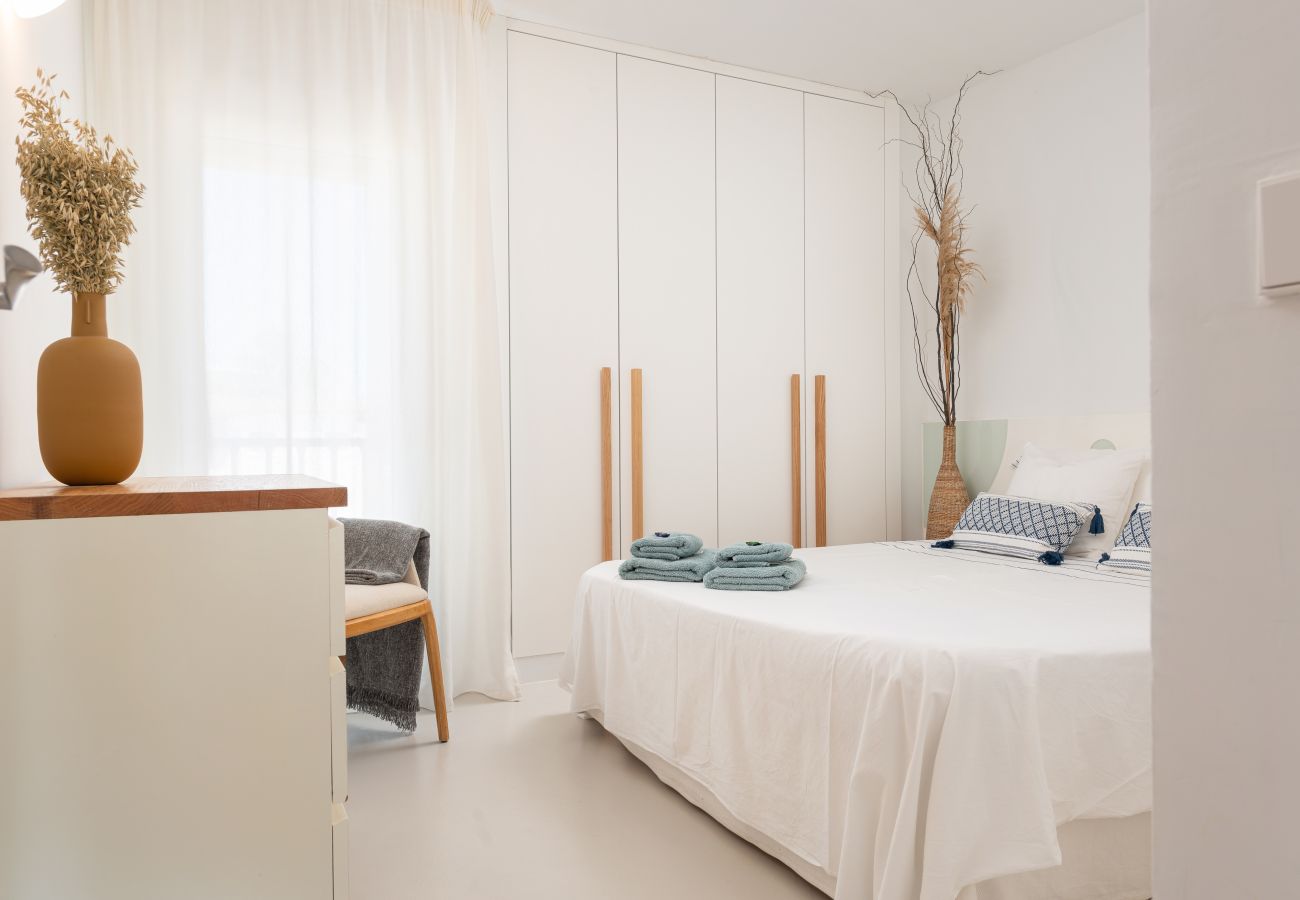 Apartamento en Port d´Alcudia - Nuevo apartamento de diseño frente a la Playa de Alcudia, WIFI, AA, Netflix, ...
