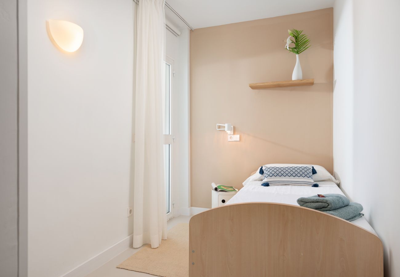 Apartamento en Port d´Alcudia - Nuevo apartamento de diseño frente a la Playa de Alcudia, WIFI, AA, Netflix, ...