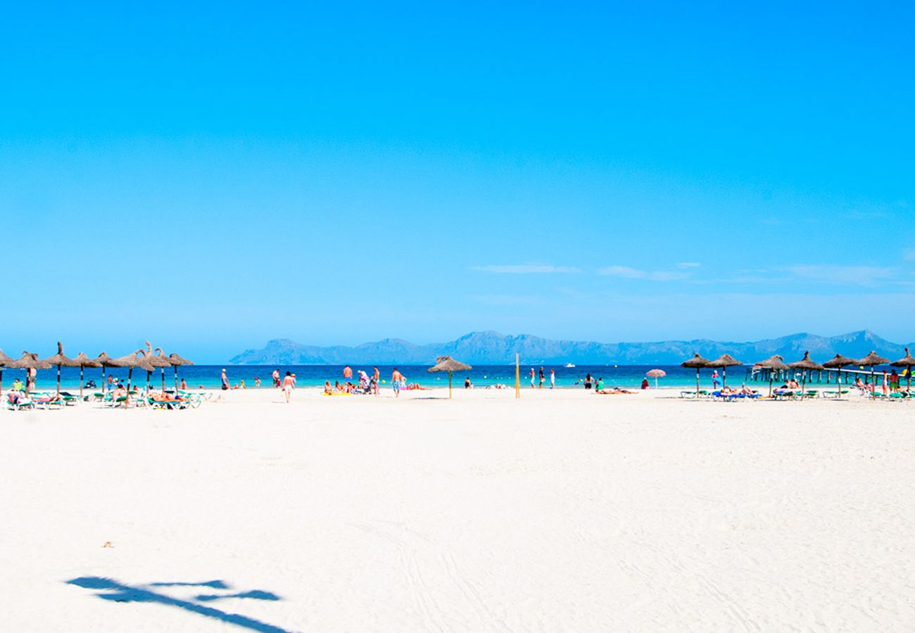 Apartamento en Port d´Alcudia - Nuevo apartamento de diseño frente a la Playa de Alcudia, WIFI, AA, Netflix, ...