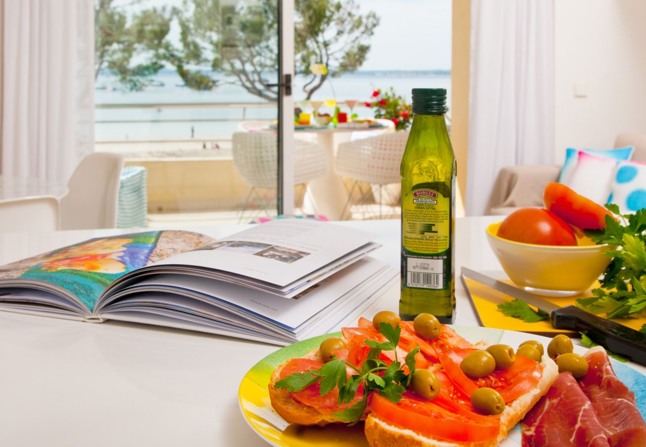 Apartamento en Port d´Alcudia - Nuevo apartamento de diseño frente a la Playa de Alcudia, WIFI, AA, Netflix, ...