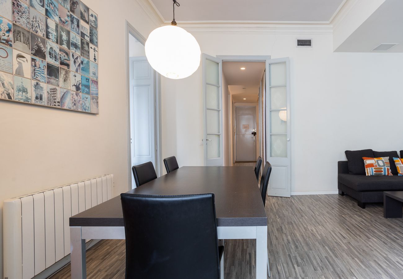 Apartamento en Barcelona - CASANOVA ELEGANCE, piso excelente, amplio, luminoso y tranquilo. Barcelona centro