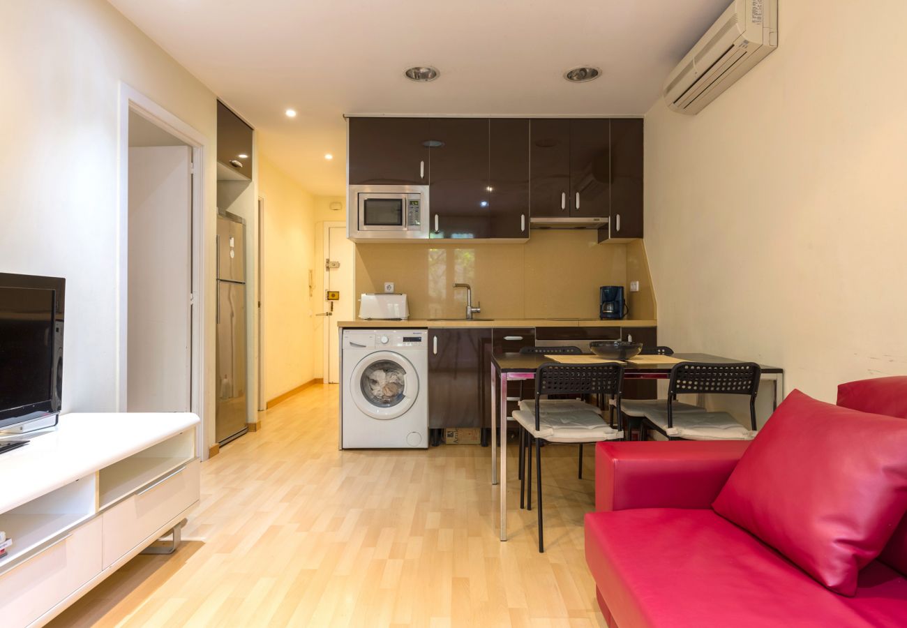 Apartamento en Barcelona - PARLAMENT, piso en alquiler reformado, moderno y muy bonito junto al mercado San Antonio en Barcelona centro