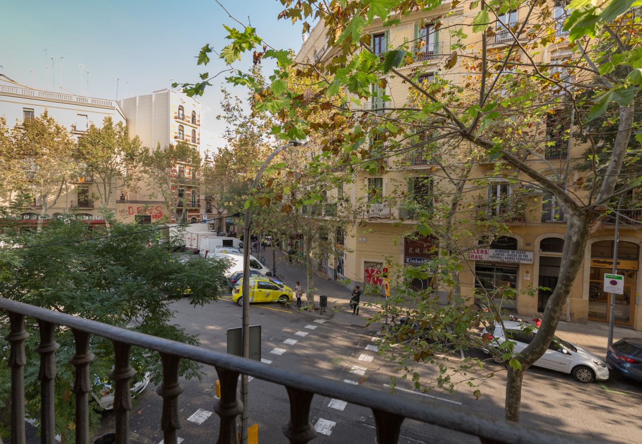 Apartamento en Barcelona - PARLAMENT, piso en alquiler reformado, moderno y muy bonito junto al mercado San Antonio en Barcelona centro