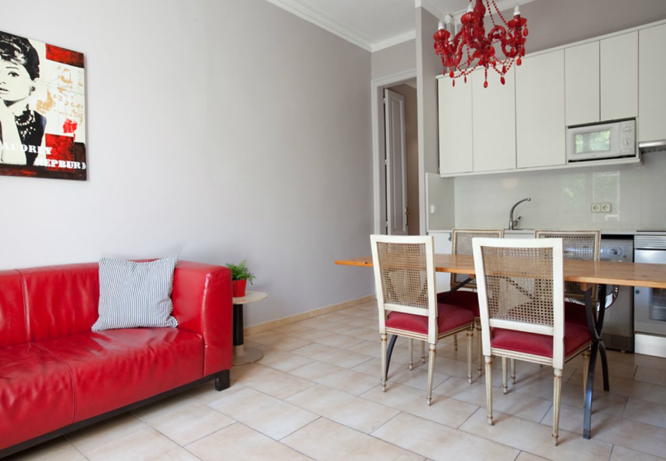 Apartamento en Barcelona - SANT ANTONI, piso bonito, tranquilo y muy bien situado en Barcelona centro.