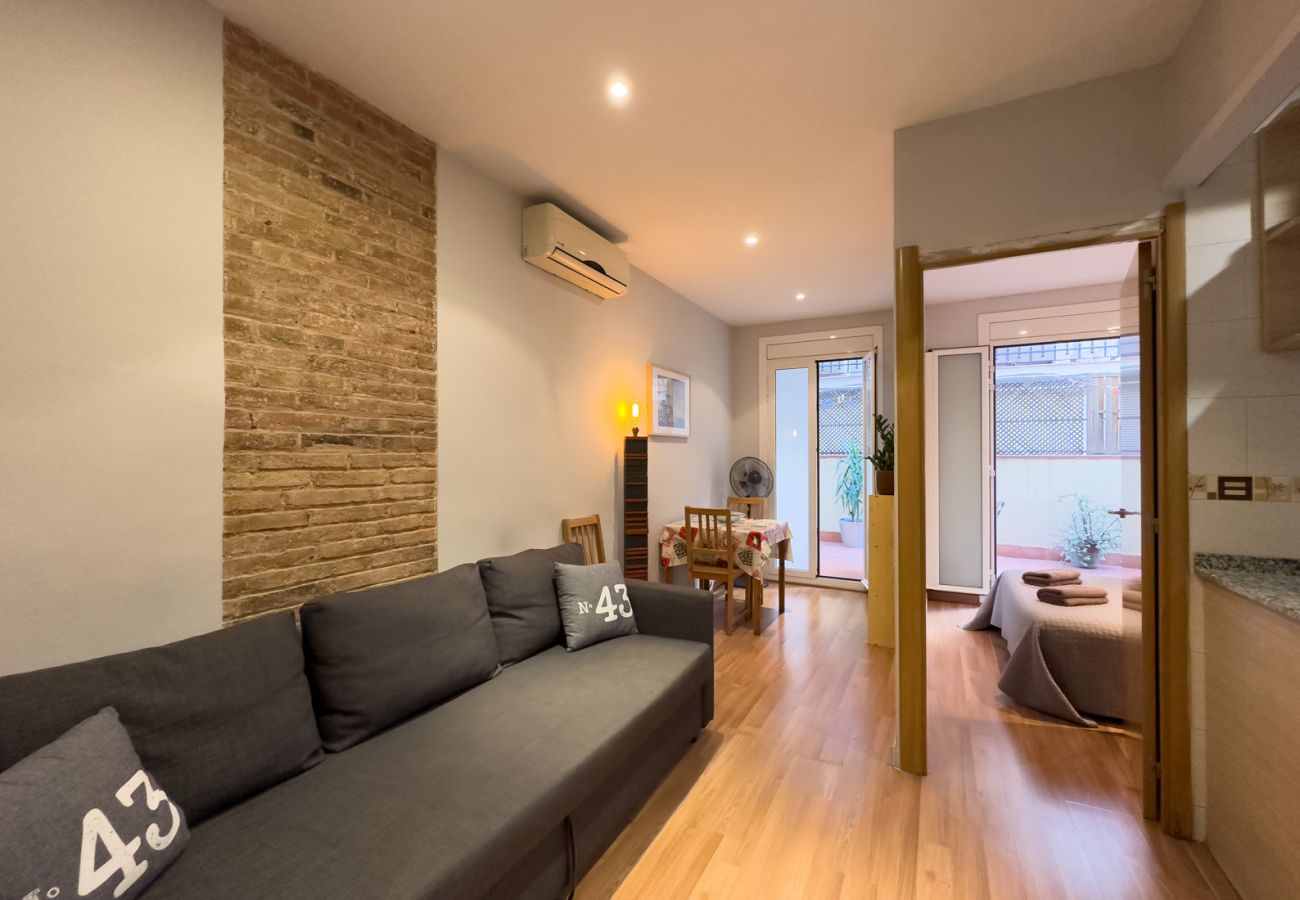 Apartamento en Barcelona - Piso con patio terraza privada en alquiler en Barcelona centro, Gracia