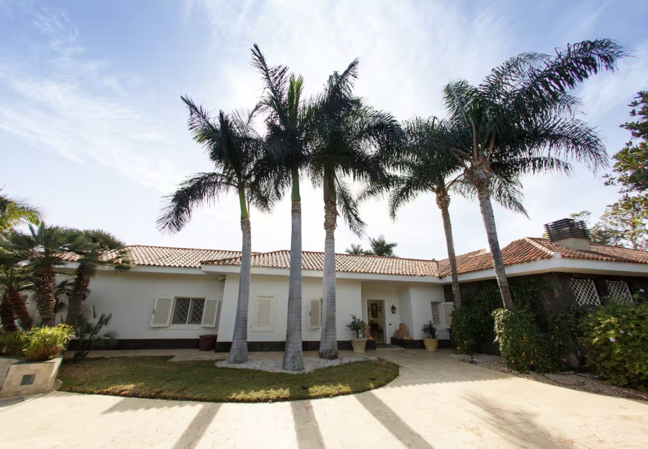 Villa en San Bartolomé de Tirajana - Sunset Luxe Retreat