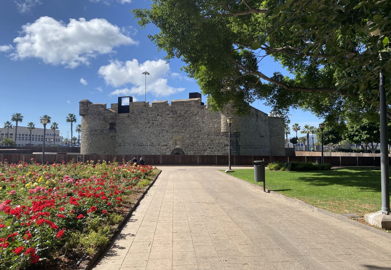 Casa en Las Palmas de Gran Canaria - Castle and Park view  By CanariasGetaway 