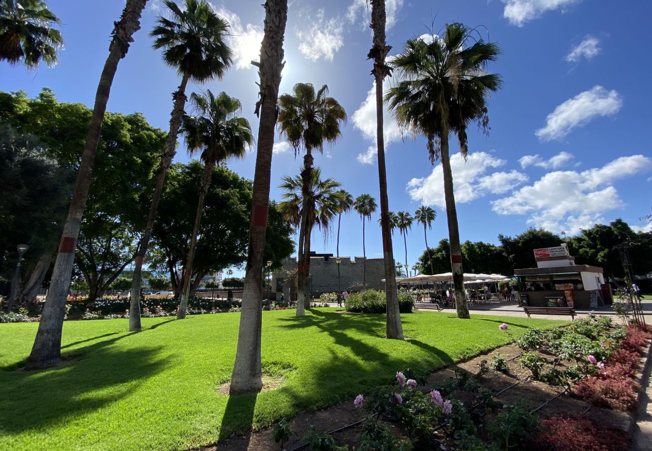 Casa en Las Palmas de Gran Canaria - Castle and Park view  By CanariasGetaway 