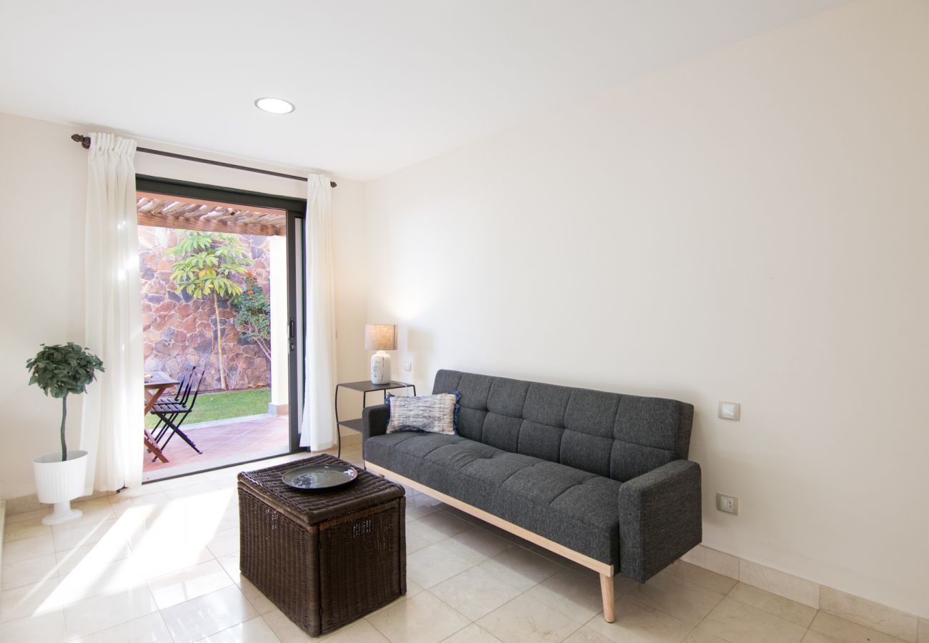 Villa en San Bartolomé de Tirajana - HomeForGuest Salobre Villa, 5PAX, WIFI, POOL, GREAT VIEWS 