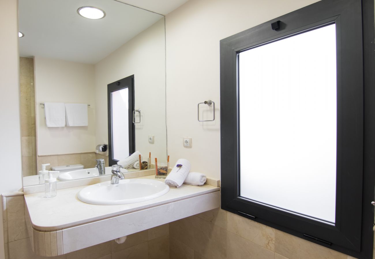 Villa en San Bartolomé de Tirajana - HomeForGuest Salobre Villa, 5PAX, WIFI, POOL, GREAT VIEWS 