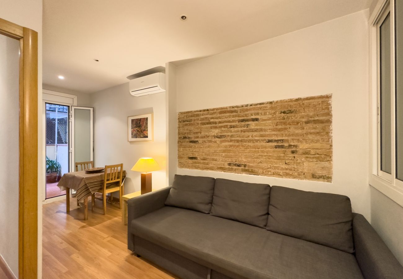 Apartamento en Barcelona - Piso bonito, restaurado en alquiler con patio terraza en Gracia, Barcelona centro