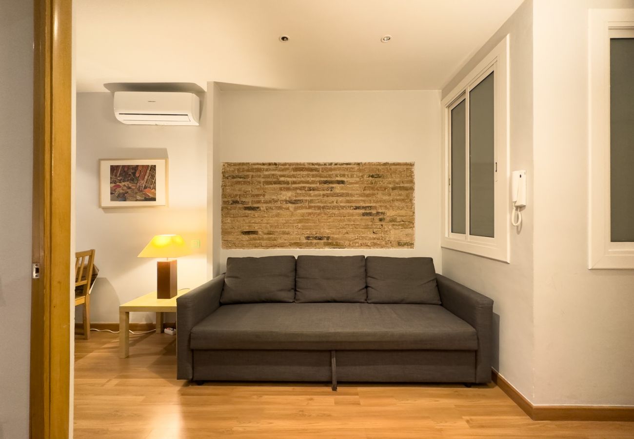 Apartamento en Barcelona - Piso bonito, restaurado en alquiler con patio terraza en Gracia, Barcelona centro