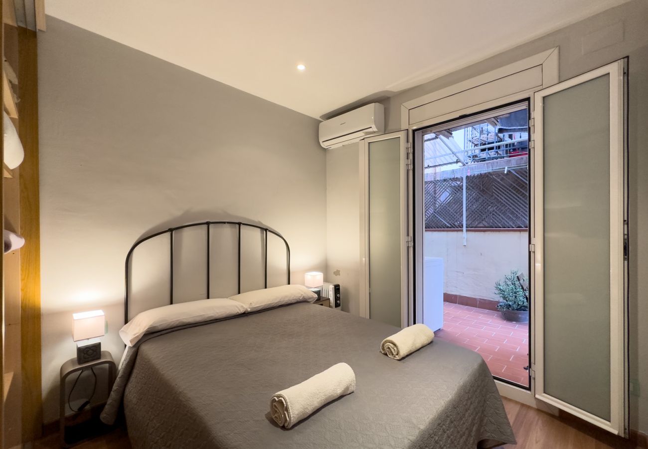 Apartamento en Barcelona - Piso bonito, restaurado en alquiler con patio terraza en Gracia, Barcelona centro