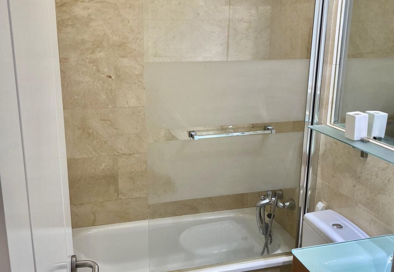 Apartamento en Las Palmas de Gran Canaria - HomeForGuest Apartamento cerca de las Canteras con Parking GRATIS