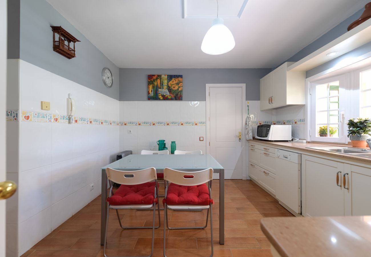 Casa en Santa Brígida - House with cozy garden BBQ and free parking 