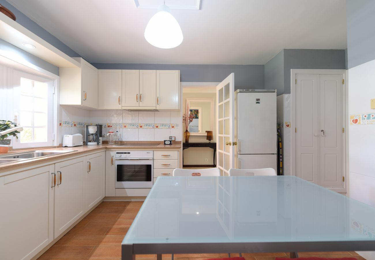 Casa en Santa Brígida - House with cozy garden BBQ and free parking 