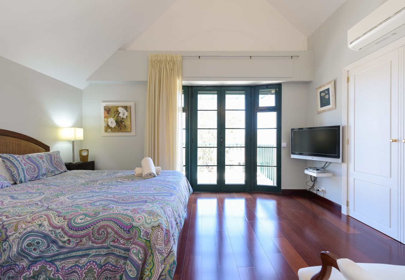 Casa en Santa Brígida - House with cozy garden BBQ and free parking 