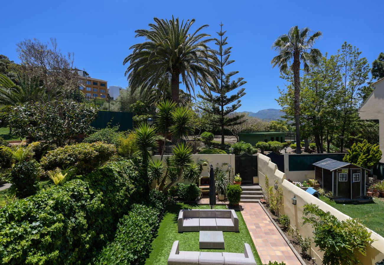 Casa en Santa Brígida - House with cozy garden BBQ and free parking 