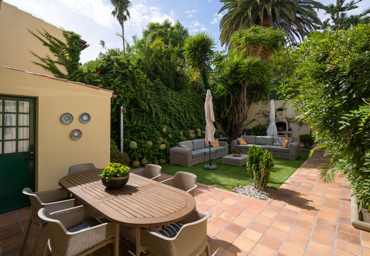 Casa en Santa Brígida - House with cozy garden BBQ 