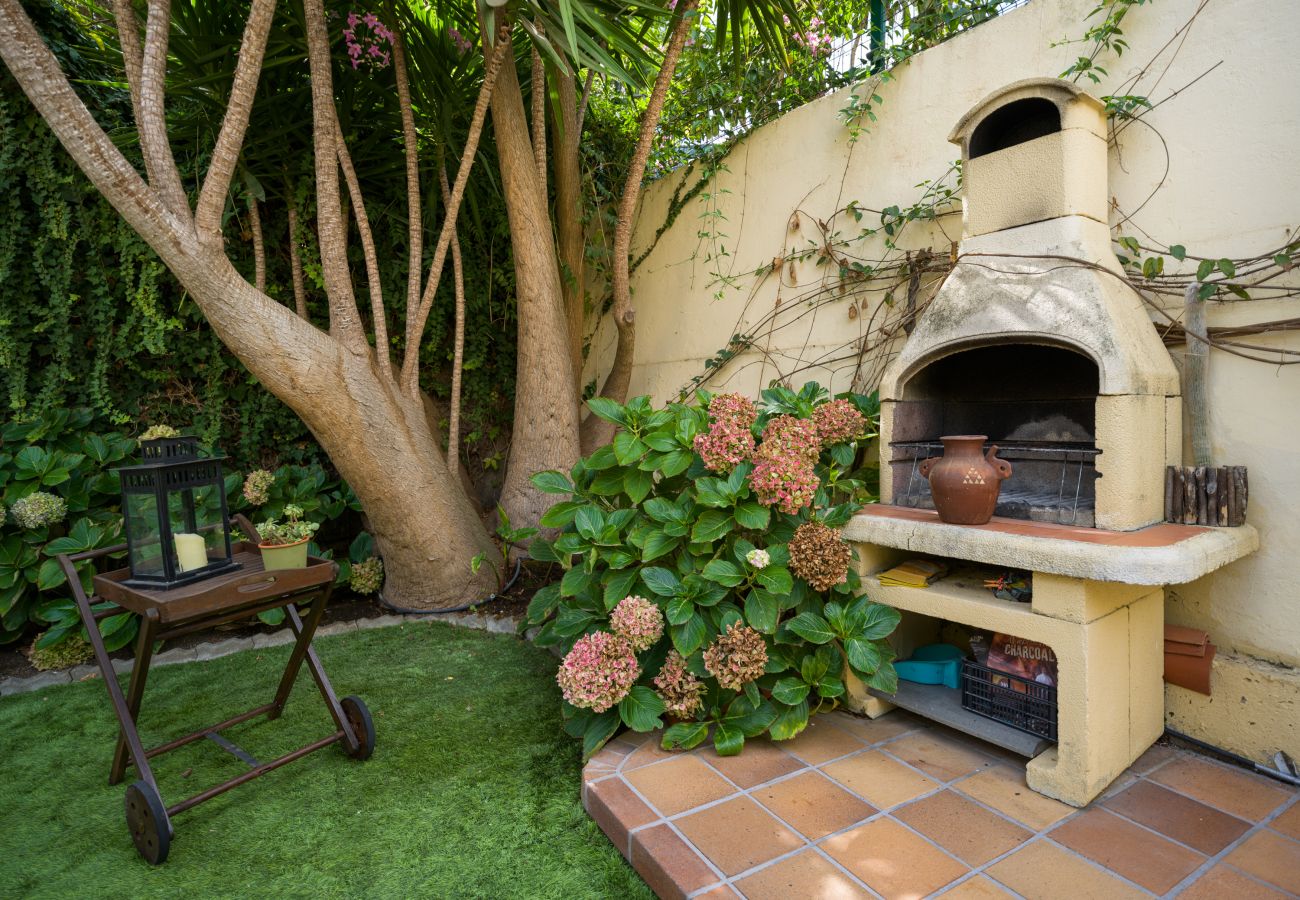 Casa en Santa Brígida - House with cozy garden BBQ 