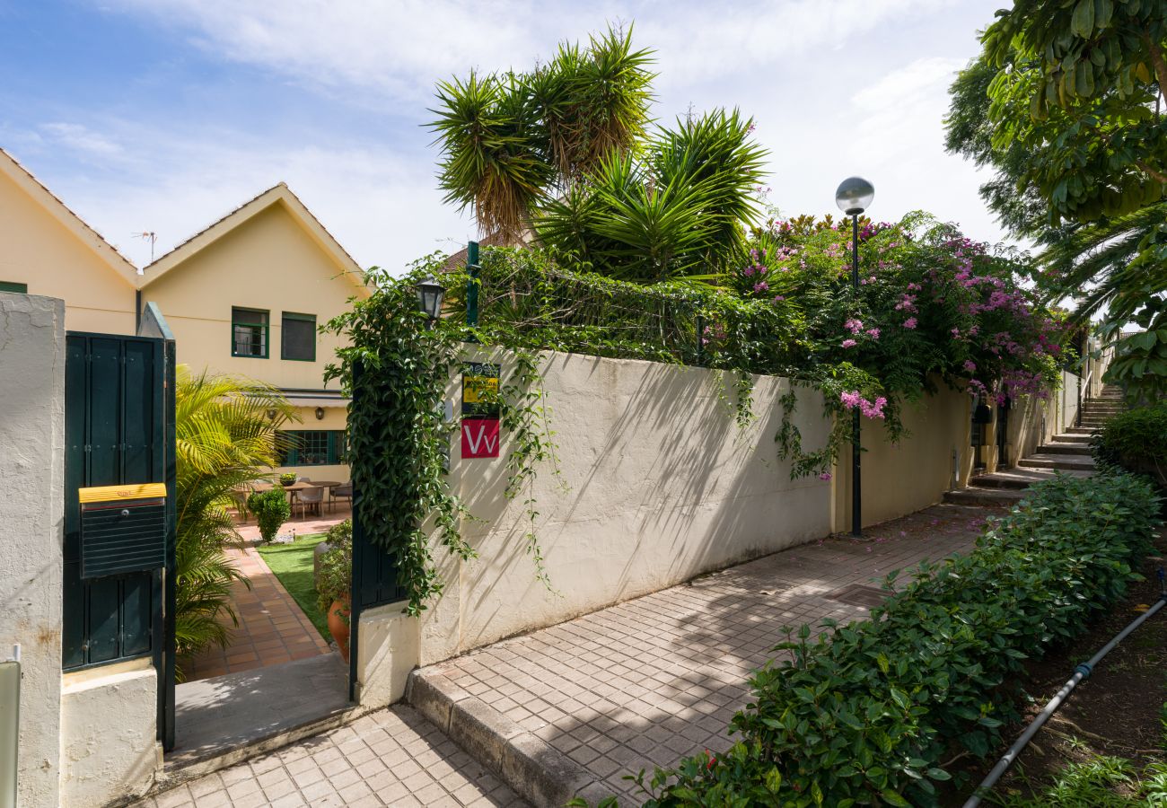 Casa en Santa Brígida - House with cozy garden BBQ 