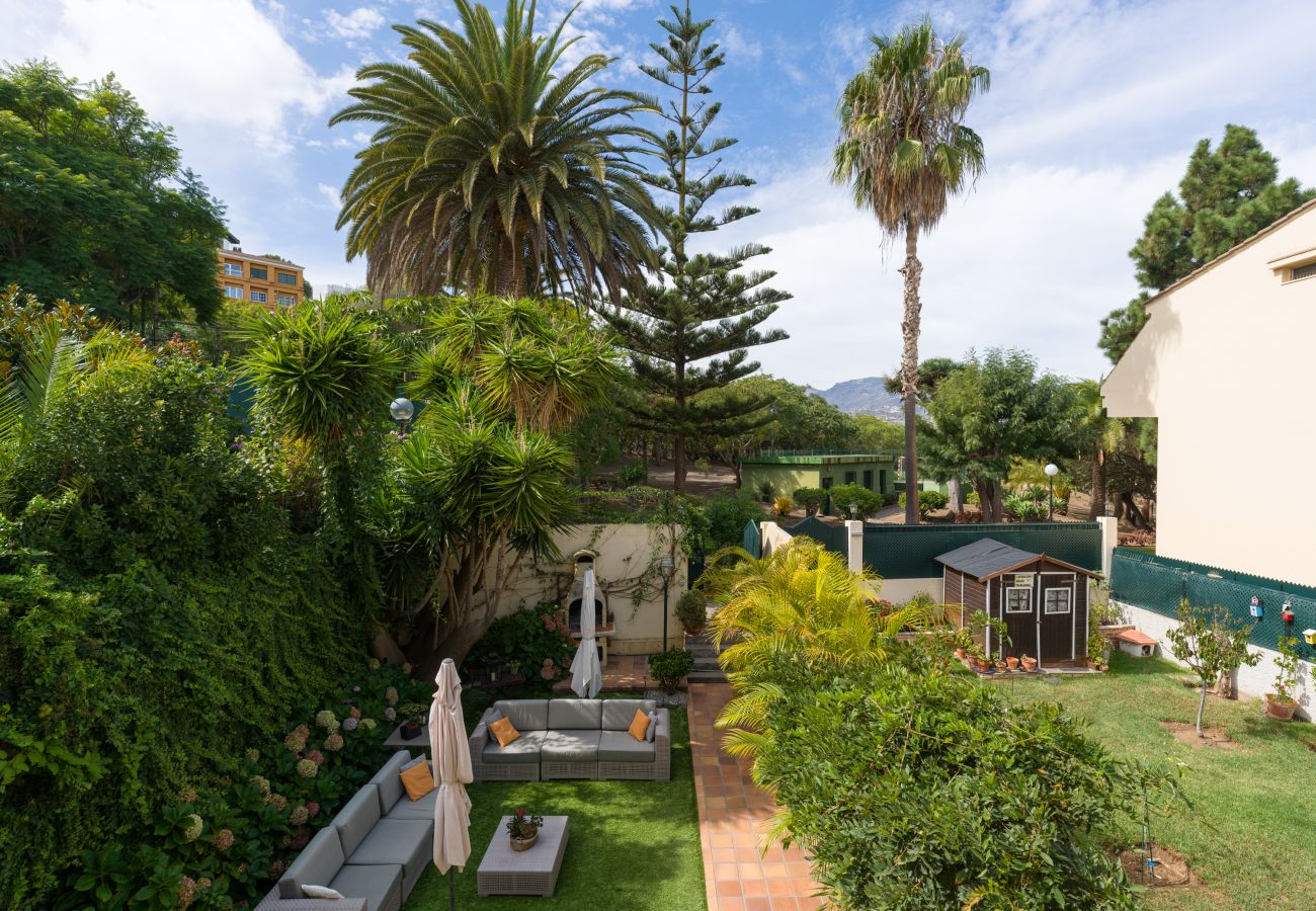 Casa en Santa Brígida - House with cozy garden BBQ 