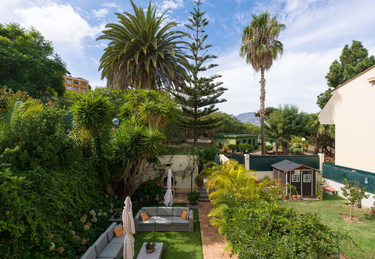 Casa en Santa Brígida - House with cozy garden BBQ 