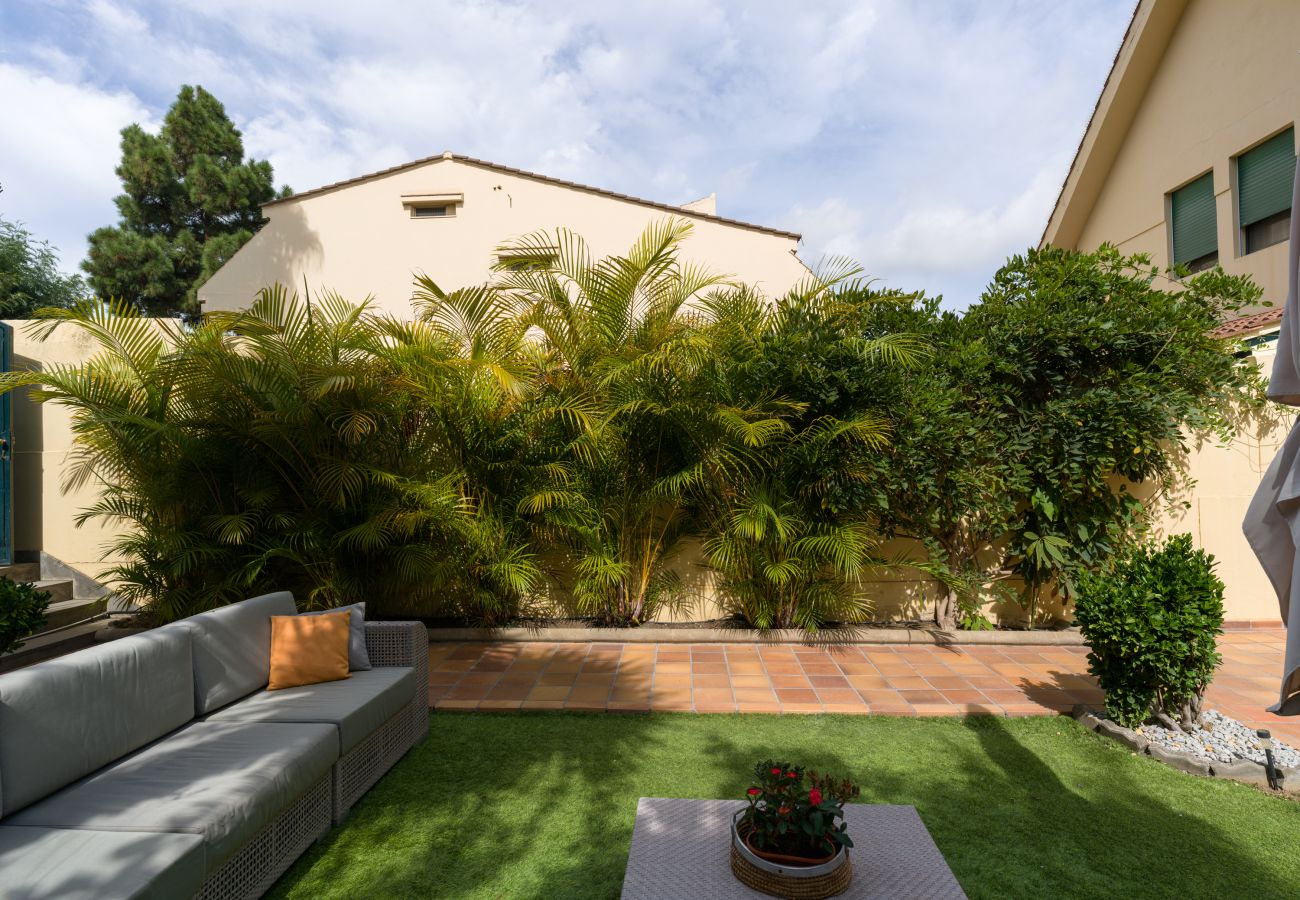 Casa en Santa Brígida - House with cozy garden BBQ 