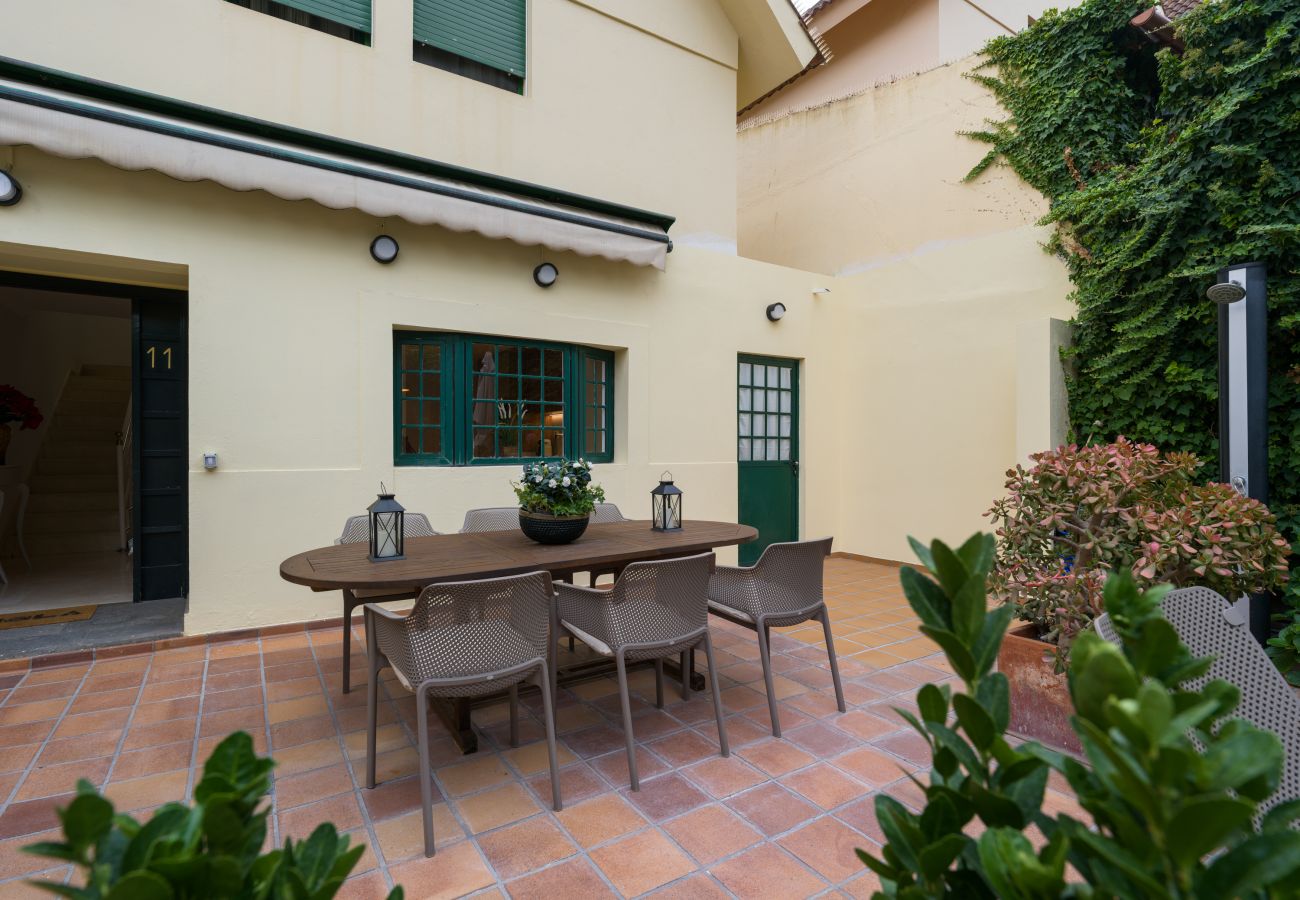 Casa en Santa Brígida - House with cozy garden BBQ 