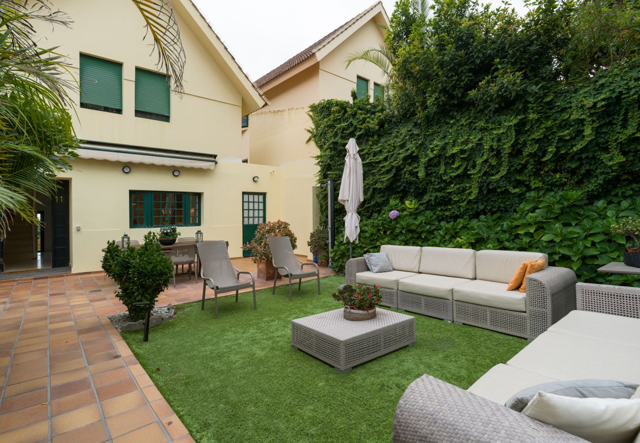Casa en Santa Brígida - House with cozy garden BBQ 