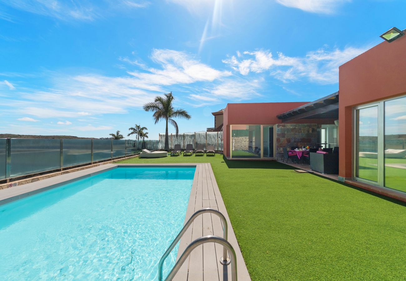 Chalet en San Bartolomé de Tirajana - Espectacular villa con piscina privada grande, ideal para familias