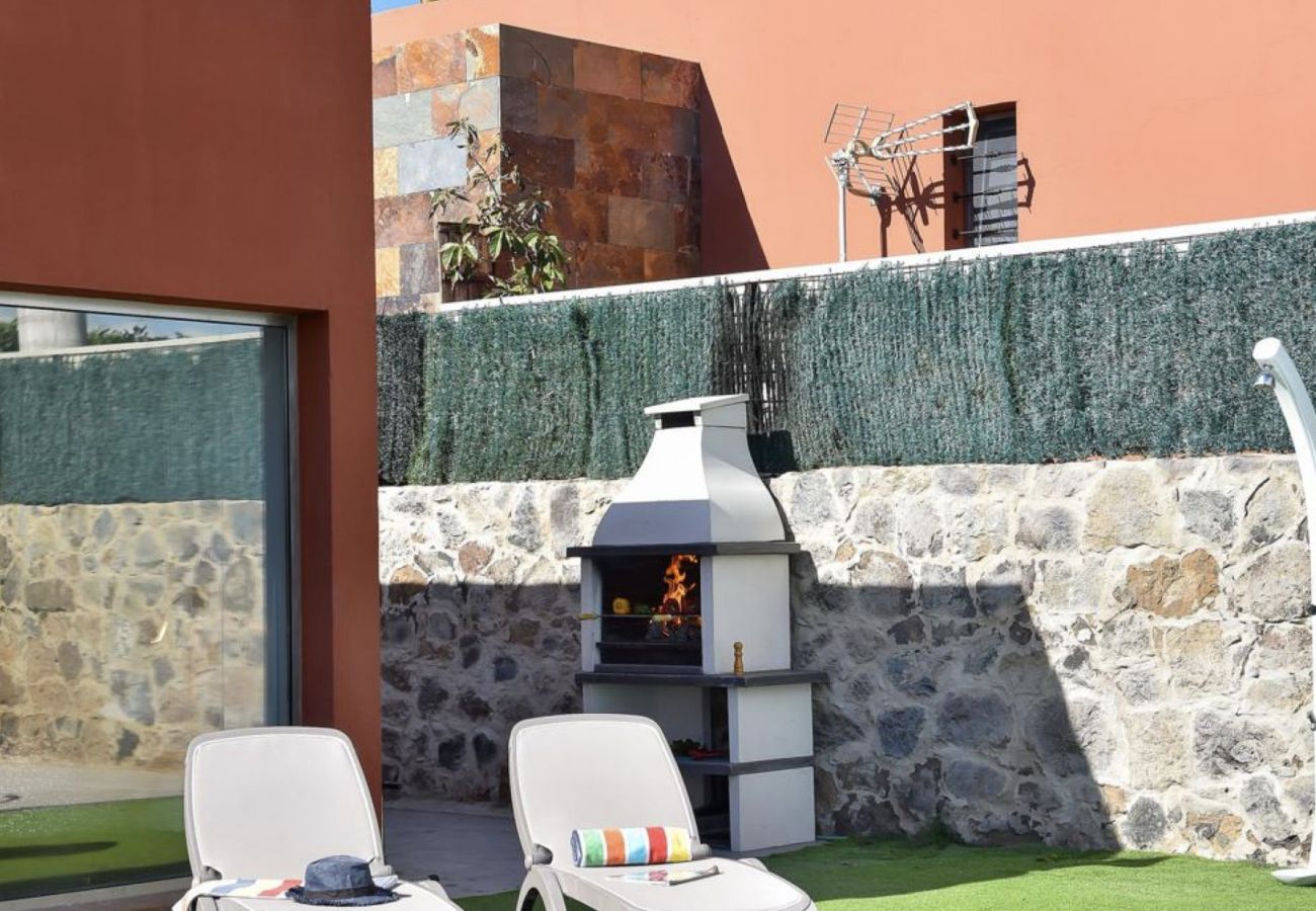 Chalet en San Bartolomé de Tirajana - Espectacular villa con piscina privada grande, ideal para familias