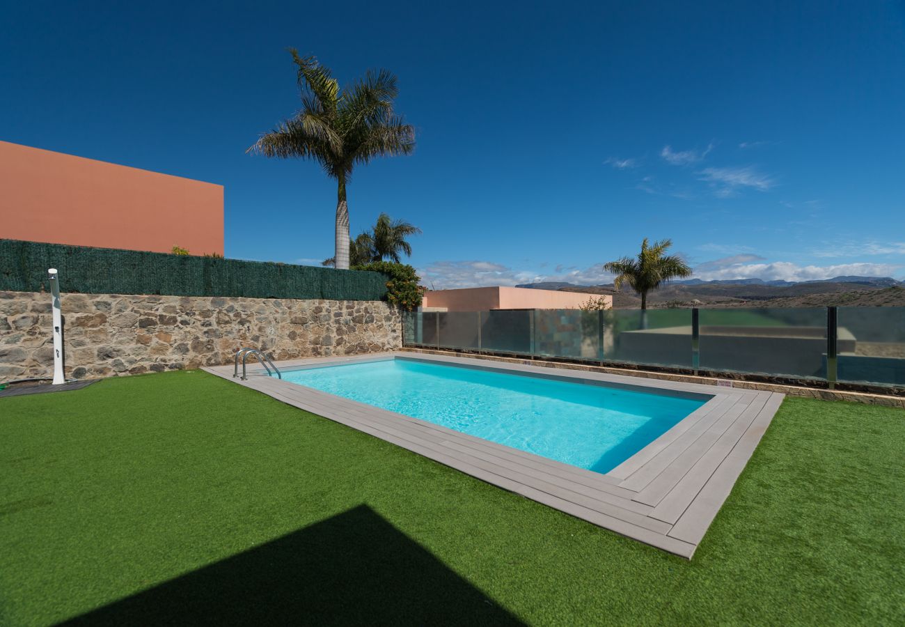 Chalet en San Bartolomé de Tirajana - Espectacular villa con piscina privada grande, ideal para familias