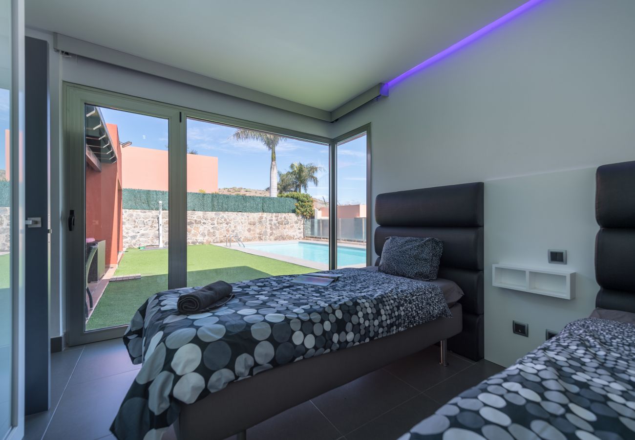 Chalet en San Bartolomé de Tirajana - Espectacular villa con piscina privada grande, ideal para familias