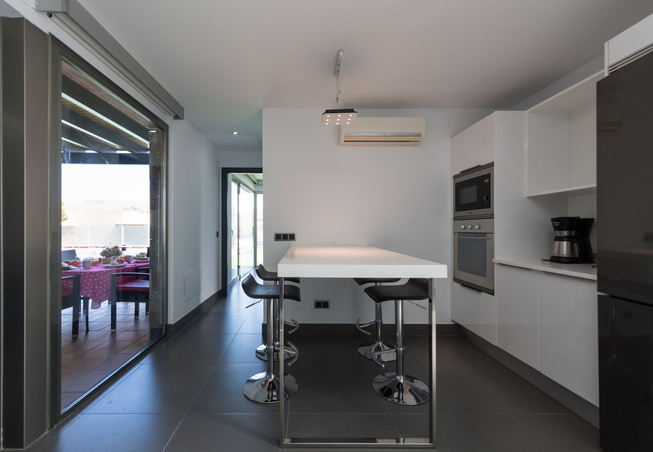 Chalet en San Bartolomé de Tirajana - Espectacular villa con piscina privada grande, ideal para familias