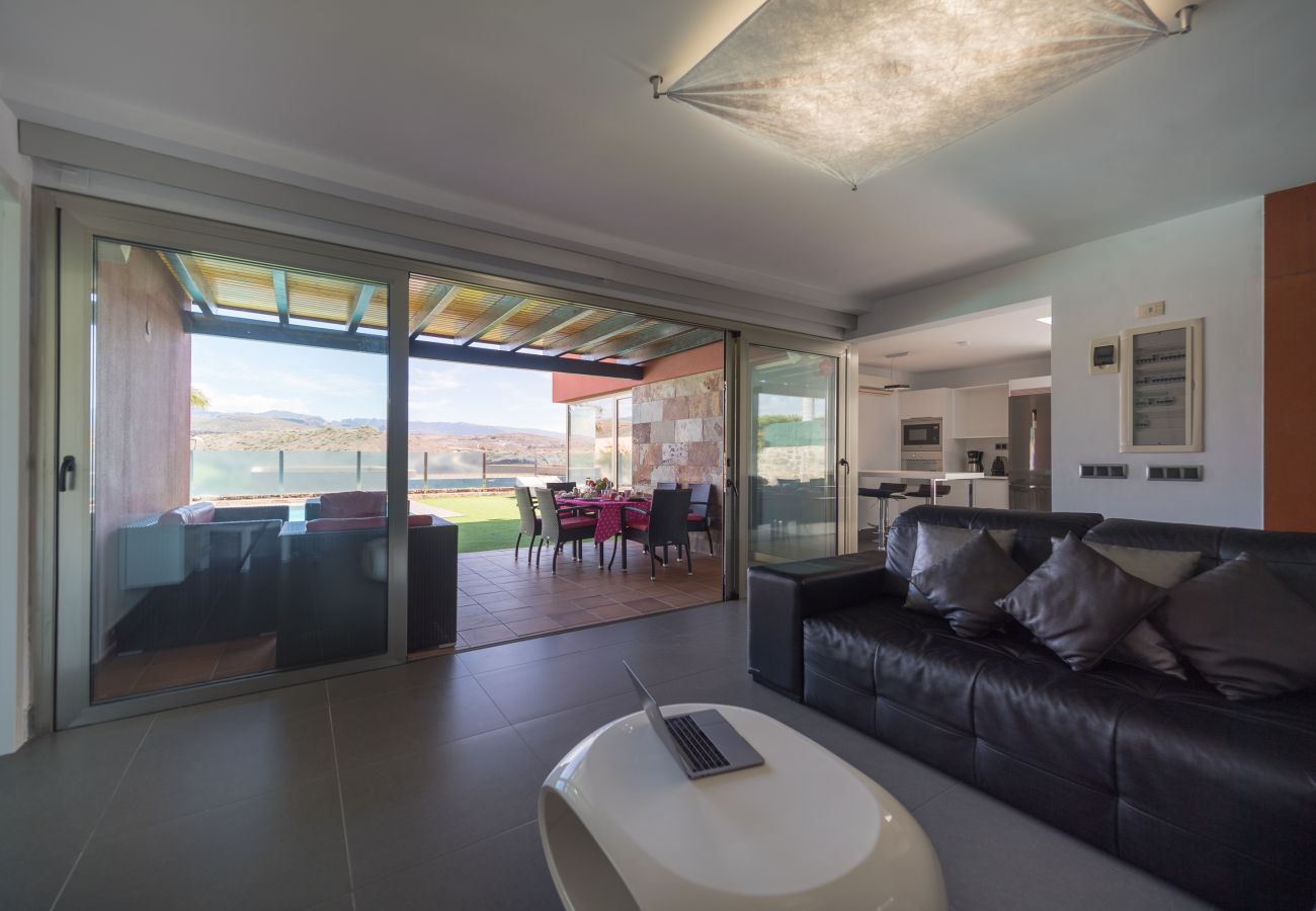 Chalet en San Bartolomé de Tirajana - Espectacular villa con piscina privada grande, ideal para familias