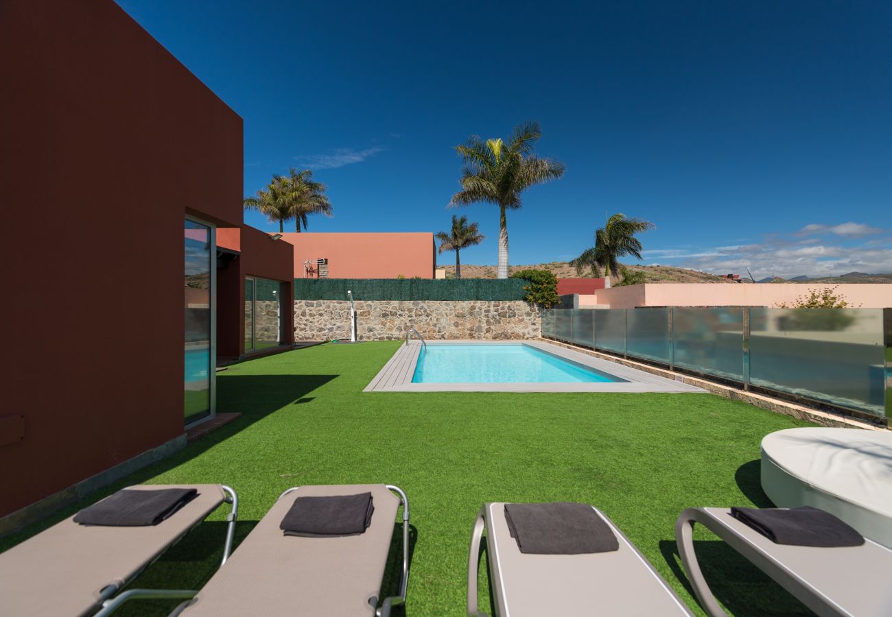 Chalet en San Bartolomé de Tirajana - Espectacular villa con piscina privada grande, ideal para familias