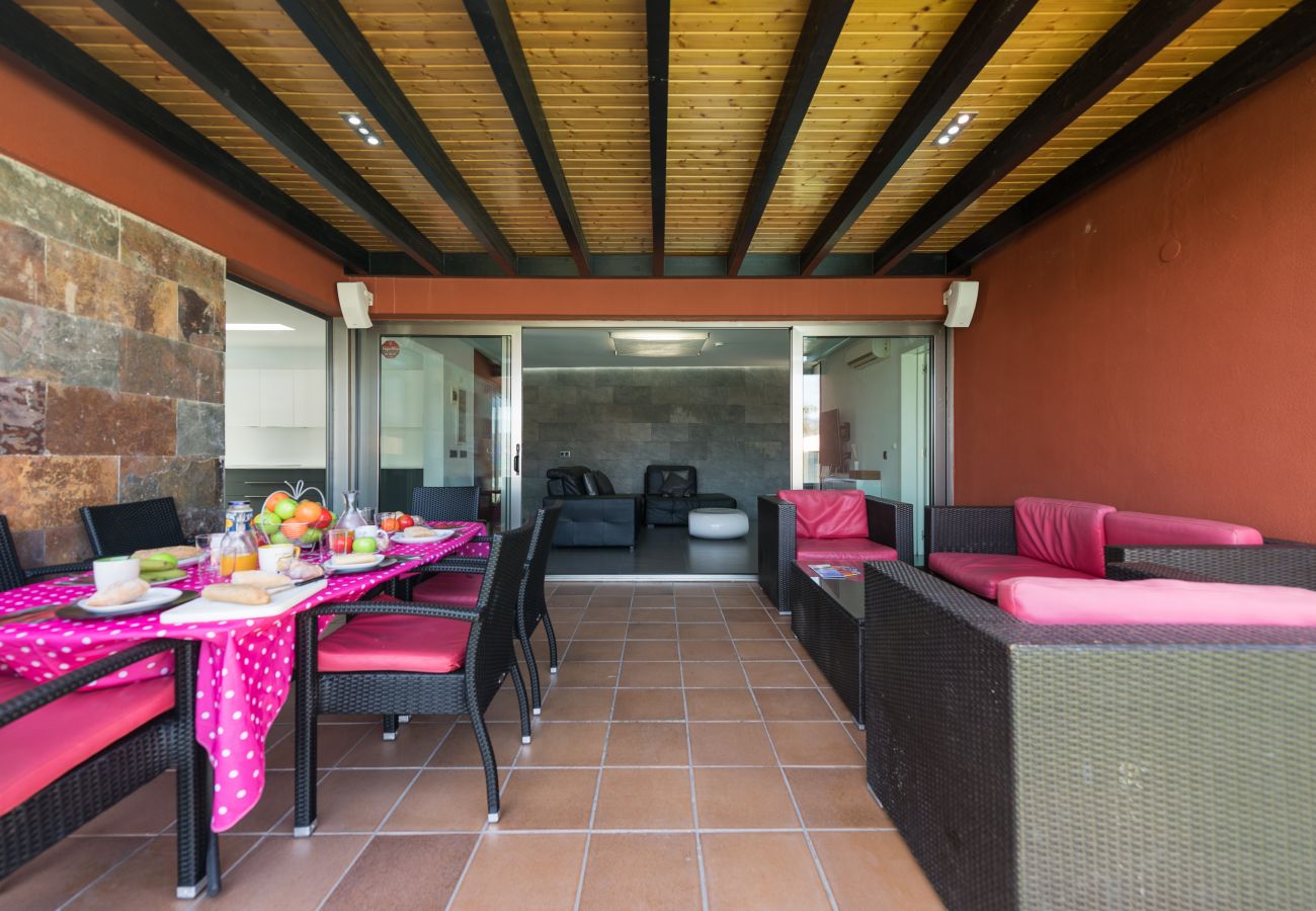 Chalet en San Bartolomé de Tirajana - Espectacular villa con piscina privada grande, ideal para familias