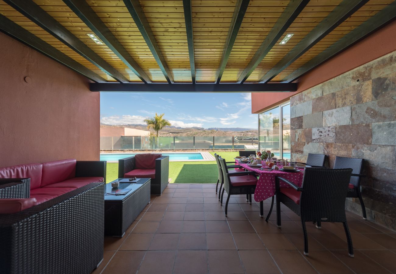 Chalet en San Bartolomé de Tirajana - Espectacular villa con piscina privada grande, ideal para familias