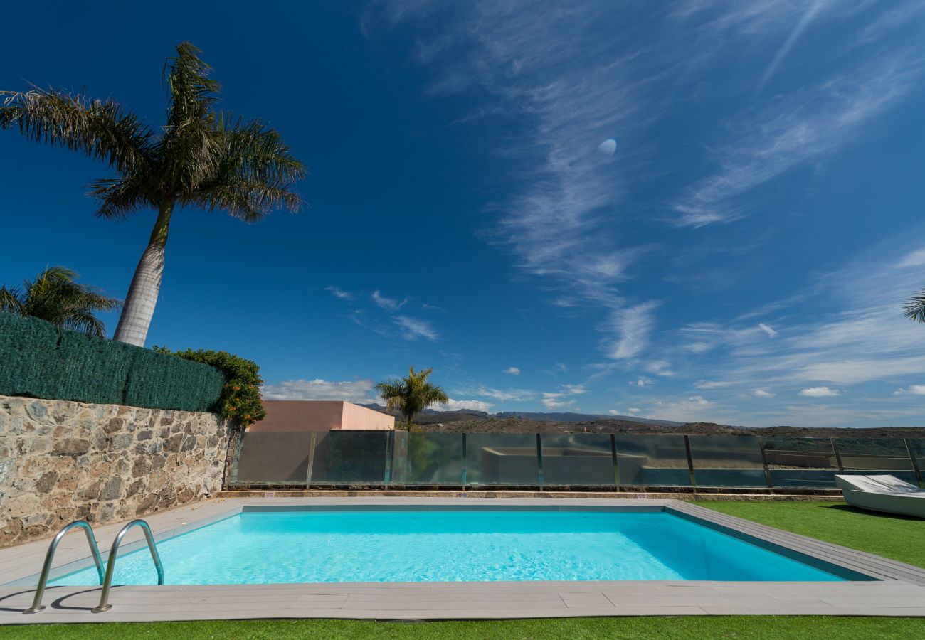 Chalet en San Bartolomé de Tirajana - Espectacular villa con piscina privada grande, ideal para familias