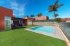 Chalet en San Bartolomé de Tirajana - Espectacular villa con piscina privada grande, ideal para familias Chalet en San Bartolomé de Tirajana - Espectacular villa con piscina privada grande, ideal para familias