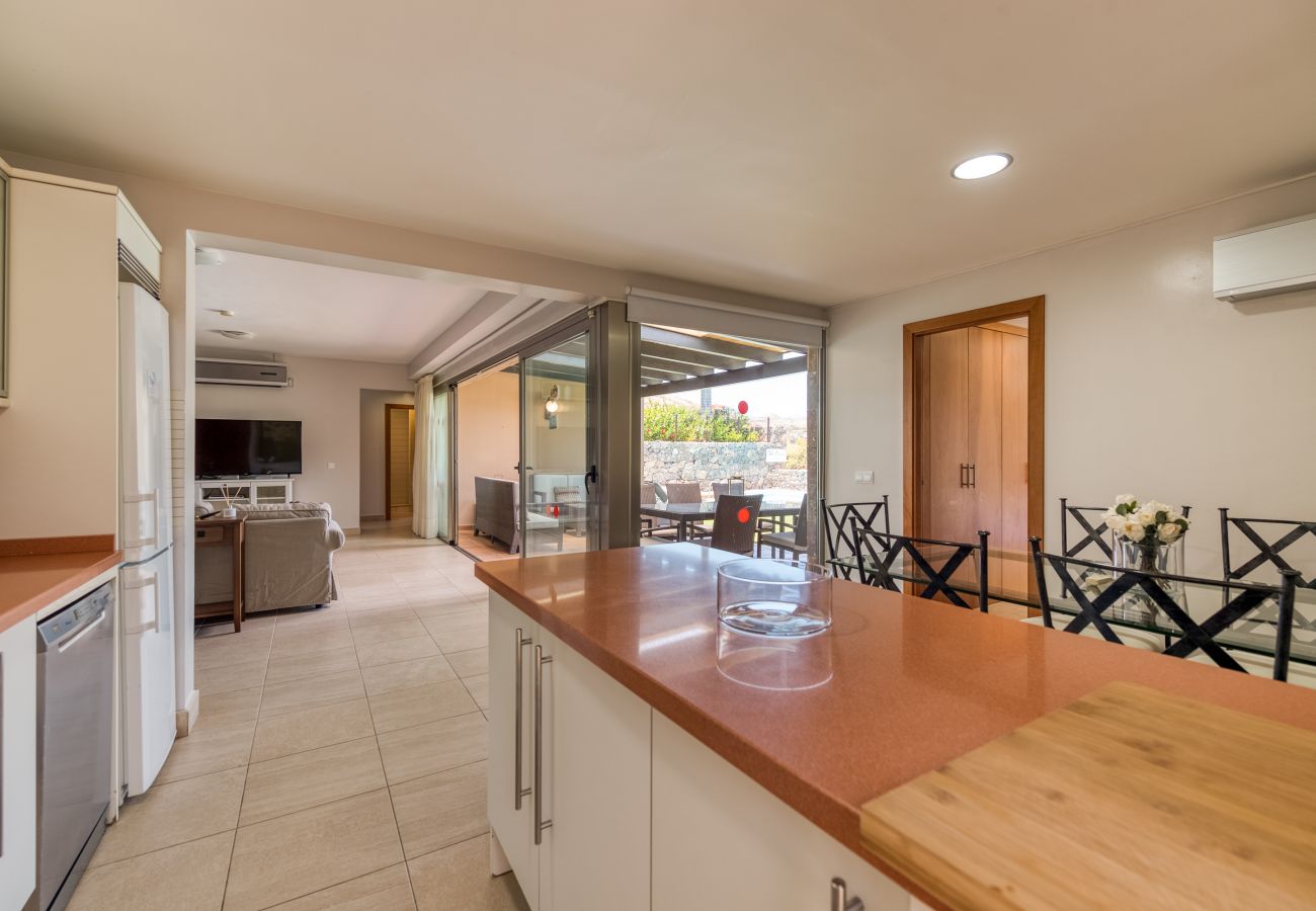 Chalet en San Bartolomé de Tirajana - Espectacular Villa con piscina grande, ideal para familias en entorno tranquilo