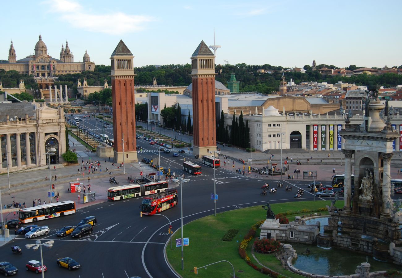appartement sûr et central à Barcelone à côté de la Plaza España et de tous les transports publics.