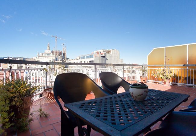  à Barcelona - ATIC SAGRADA FAMILIA, avec grande terrasse privée et vue sur les monuments