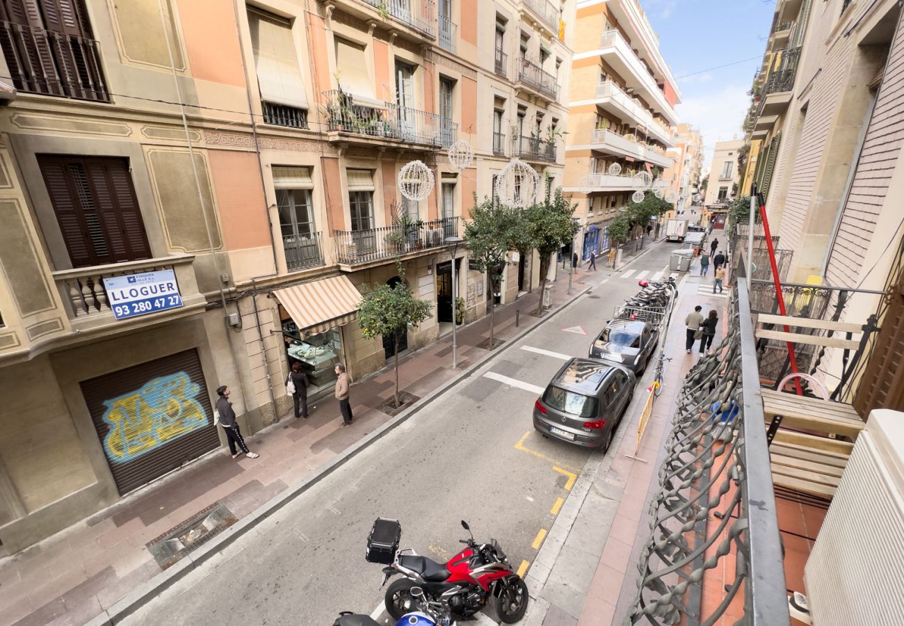 Appartement à Barcelone - GRACIA BONAVISTA, grand appartement restauré à louer dans le centre de Barcelone