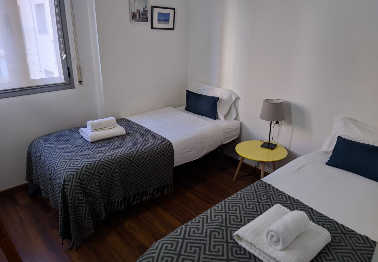 Appartement à Hospitalet de Llobregat - LA FIRA, appartement de 4 chambres très agréable, lumineux et calme près de La Fira à Hospitalet, Barcelone