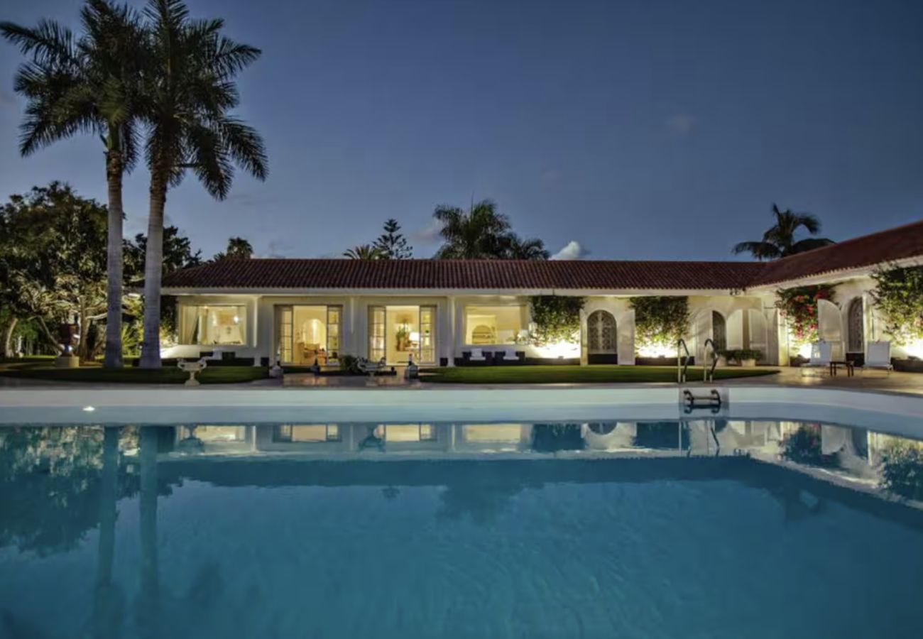 Villa à San Bartolomé de Tirajana - Sunset Luxe Retreat
